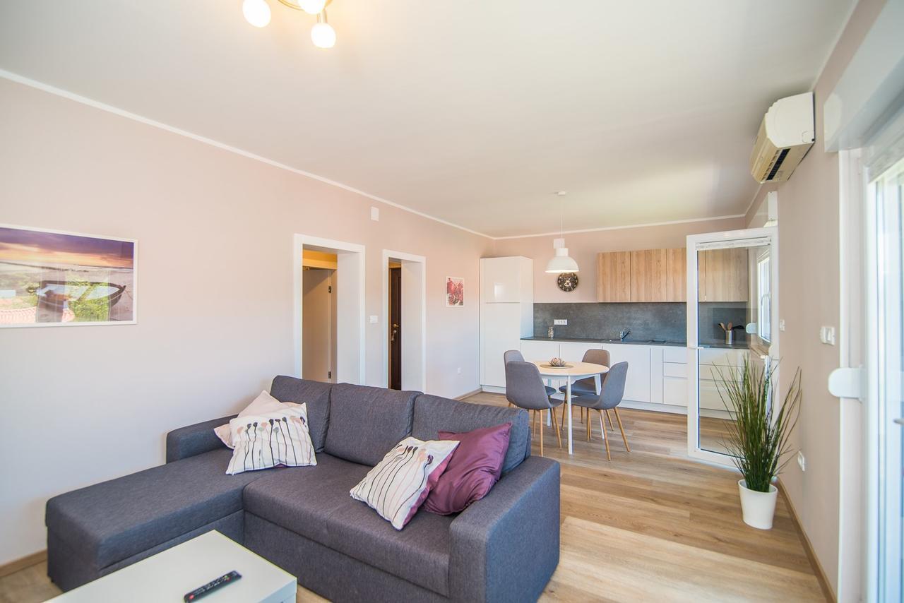 פורץ Apartment Lili מראה חיצוני תמונה